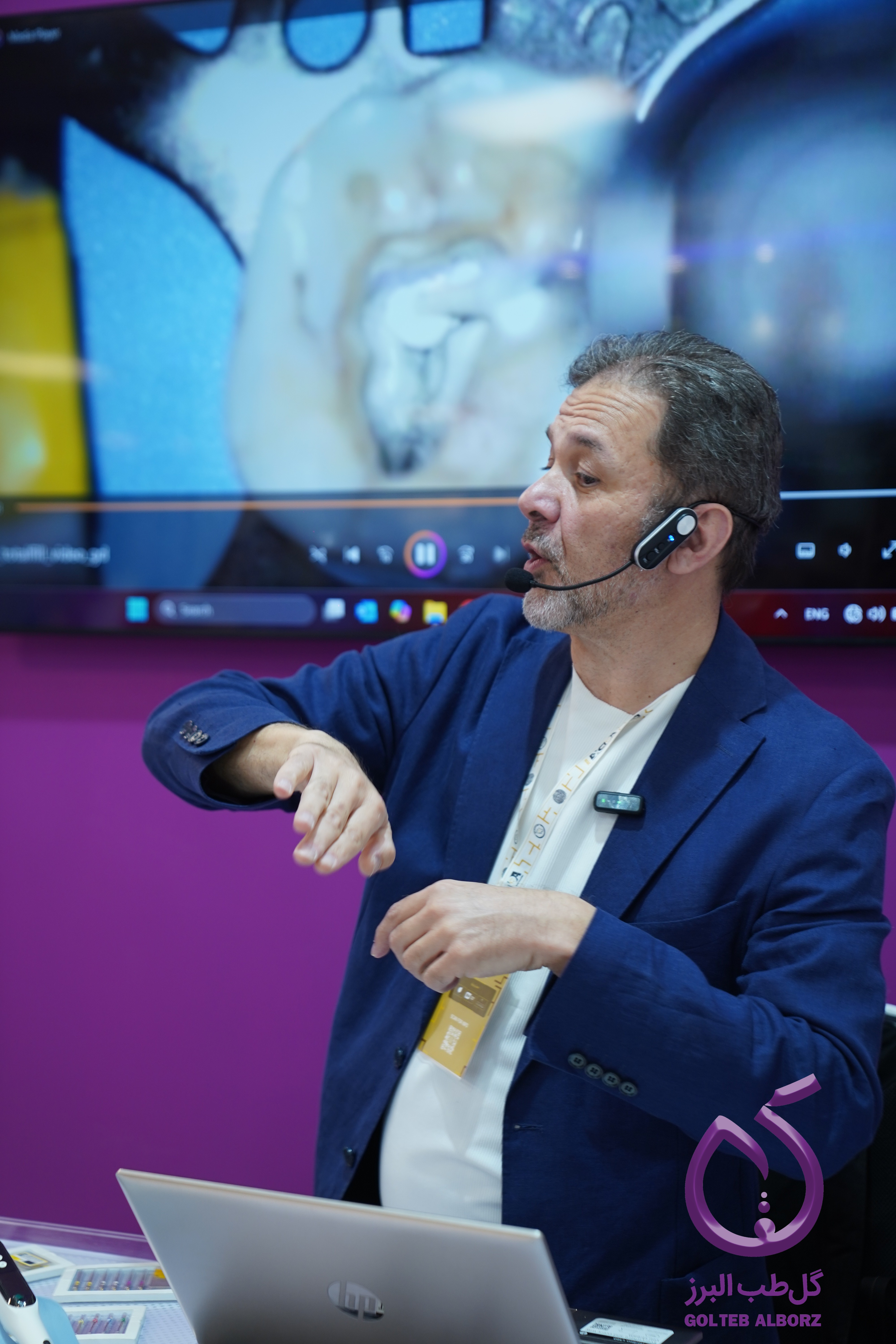 دکتر شهرام عظیمی متخصص اندو در غرفه گل طب البرز اکسیدا 2025